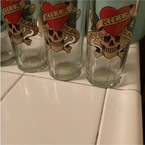Ed Hardy Set of Drinking Glasses - Picture 3 of 5